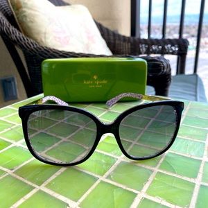kate spade almost new black frame sunglasses.